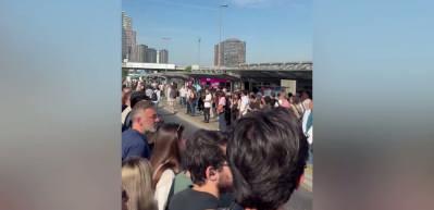 Uzun&ccedil;ayır durağında bitmeyen &ccedil;ile: Metrob&uuml;s yine arızalandı