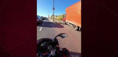 Trafikte pes dedirten anlar: "B&ouml;yle utanmazlık yok! Sen ne yapıyorsun ya!?"
