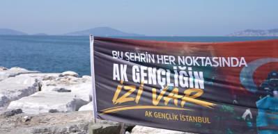 AK Parti İstanbul Gen&ccedil;lik Kolları'ndan Maltepe Sahili&rsquo;nde su altı temizliği