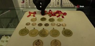 Altının kilogram fiyatı 6 milyon 463 bin liraya y&uuml;kseldi.