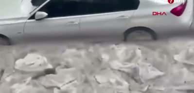 Ankara'da dolu ve sağanak hayatı durma noktasına getirdi!