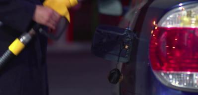 H&uuml;rm&uuml;z'deki gelişme petrol&uuml; vurdu: Fiyatlar aniden y&uuml;kseldi