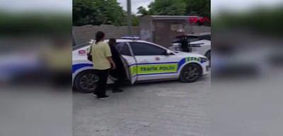 Polis ekipleri ge&ccedil; kalan &ouml;ğrenciyi LGS'ye yetiştirdi!