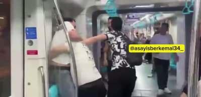 Marmaray&rsquo;da kavga ettiler kavgayı ayırmaya &ccedil;alışan g&uuml;venliğe saldırdılar!