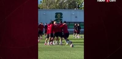 Montella'dan s&uuml;rpriz tercih: Avustralya-T&uuml;rkiye muhtemel 11'ler