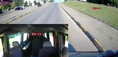 Savcı ile minib&uuml;s şof&ouml;r&uuml;n&uuml;n trafikteki tartışması kamerada