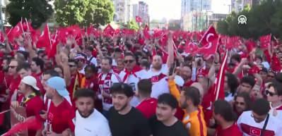 T&uuml;rk ateşi Vancouver'ı yaktı! Kanada'da muhteşem atmosfer