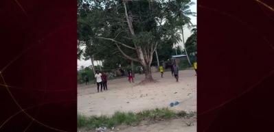T&uuml;rk ziyaret&ccedil;iden Afrika&rsquo;da anlamlı hareket: &Ccedil;ocuklara top almaları i&ccedil;in har&ccedil;lık verdi