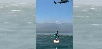 Zayn Sofuoğlu, şaşırtmaya devam ediyor: Deniz'de efoil sporu yaptı!