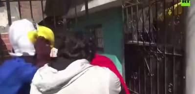 Peru'da sıra dışı operasyon: D&uuml;nya Kupası maskotu sandı polis &ccedil;ıktı