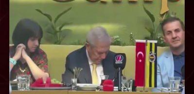 Aziz Yıldırım'ın kızı Yaz Yıldırım'ın İsmail Kartal sorusuna se&ccedil;ilmeden &ouml;nce verdiği tepki yeniden g&uuml;ndem oldu