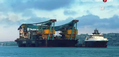 D&uuml;nyanın en b&uuml;y&uuml;k &uuml;&ccedil;&uuml;nc&uuml; vin&ccedil; gemisi İstanbul Boğazı'ndan ge&ccedil;iyor
