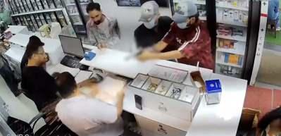 Hindistan'da g&uuml;peg&uuml;nd&uuml;z kanlı pusu: Eczacıyı vurdular