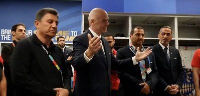 İran-Yeni Zelanda ma&ccedil;ının ardından FIFA Başkanı Infantino, İran soyunma odasına indi!