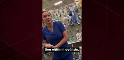 Tesett&uuml;rl&uuml; kadını markette g&ouml;r&uuml;nce g&ouml;z&uuml; d&ouml;nd&uuml;: İslam'a dil uzattı