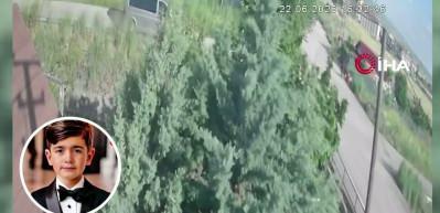 Feci kaza saniye saniye kaydedildi: Scooterlı &ccedil;ocuk aracın &ccedil;arpmasıyla hayatını kaybetti