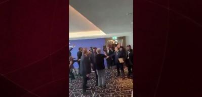 İsvi&ccedil;re&rsquo;deki kriz anının videosu! Vance, Pakistan Başbakanının yanına koştu