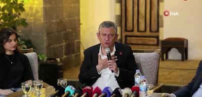 CHP&rsquo;li &Ouml;zg&uuml;r &Ouml;zel yine yabancı basına T&uuml;rkiye'yi karaladı