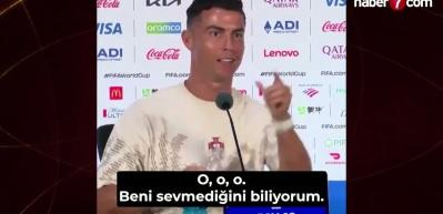 Ronaldo basın toplantısında &ccedil;ıldırdı! Gazetecilere fır&ccedil;a &uuml;st&uuml;ne fır&ccedil;a attı