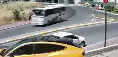 Esenyurt'ta, ters y&ouml;nde giden scooter s&uuml;r&uuml;c&uuml;s&uuml;ne araba &ccedil;arptı