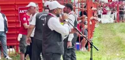 Eski pehlivan Salih Bozan, Kırkpınar'da cazgır olarak er meydanında