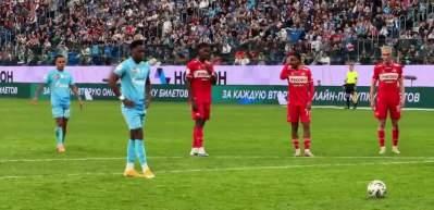 Galatasaray'da ilk imza eski Fenerbah&ccedil;eli futbolcudan geldi