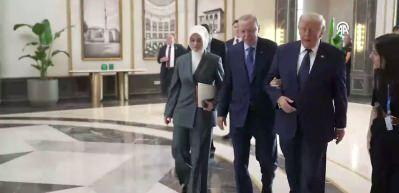 Beştepe'deki liderler yemeğinde Ahmet Kaya'nın "Kum gibi" şarkısı &ccedil;alındı!