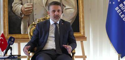 Bursa'da 'Uluslararası Altın Karag&ouml;z Halk Dansları Yarışması'  renkli kortejle başladı 
