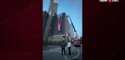 CHP İstanbul il binasında poster savaşı: İmamoğlu resmi iki kez indirildi