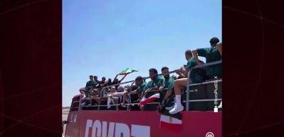 D&uuml;nya Kupası'ndan d&ouml;nen Mısır Milli Takımı kutlamalarda Filistin bayrağı a&ccedil;tı