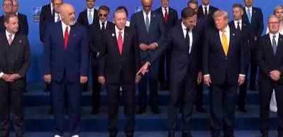 NATO Genel Sekreteri Rutte, Edi Rama'nın &ccedil;ok konuşulan tarzını Trump'a b&ouml;yle g&ouml;sterdi