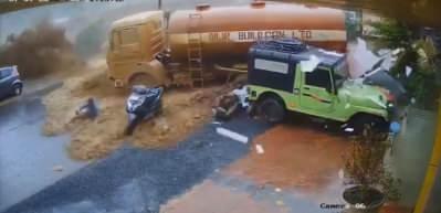 Hindistan&rsquo;da heyelan tankeri ve insanları s&uuml;r&uuml;kledi: 5 &ouml;l&uuml;, 9 yaralı