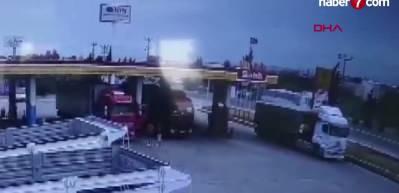 İki tır kafa kafaya &ccedil;arpıştı: 18 yaşındaki gen&ccedil;ten acı haber
