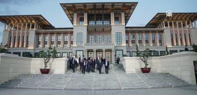 NATO Zirvesi'nde &Ccedil;ekya krizi: Cumhurbaşkanı ve Başbakan ayrı u&ccedil;aklarla Ankara'ya geldi