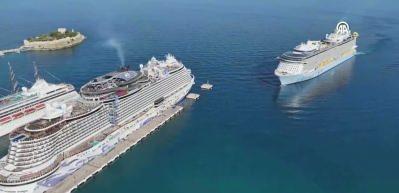 Kuşadası'na 4 kruvaziyerle 9 bin 300 turist geldi