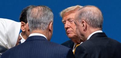 Zirve &ouml;ncesi Donald Trump ile ayak&uuml;st&uuml; 4'l&uuml; mini zirve