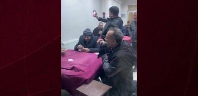 G&ouml;zaltına alınan Haluk Levent'in kahvehanedeki pişti videosu yeniden g&uuml;ndem oldu