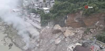 &Ccedil;in'de heyelan faciası: &Ccedil;ok sayıda kişi toprak altında kaldı