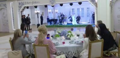 G&ouml;r&uuml;nt&uuml;ler paylaşıldı: Ajda Pekkan, NATO lider eşlerine verdiği konserle b&uuml;y&uuml;k beğeni topladı!