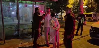 Hem polise hem muhabire saldırdılar! Eskişehir'de alkoll&uuml; s&uuml;r&uuml;c&uuml; kaosu