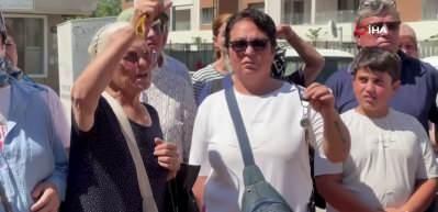 &Ouml;rnekk&ouml;y'de hak sahiplerinden 'anahtarlı' protesto: Evlerimizin teslim edilmesini istiyoruz