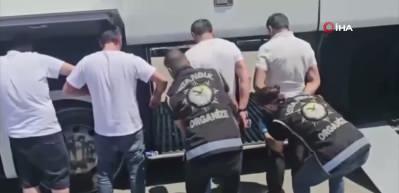 Otob&uuml;sten &ccedil;ıkan cephanelik g&ouml;renleri şaşırttı