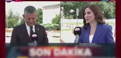 &Ouml;zg&uuml;r &Ouml;zel'den yeni parti a&ccedil;ıklaması: ''Şimdilik Yeni Parti''