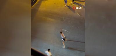 Sokak ortasındaki kavgada bu kez kılı&ccedil;lar &ccedil;ekildi: Mahalle savaş alanına d&ouml;nd&uuml;