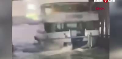 Hali&ccedil;'te korkun&ccedil; kaza! Tur teknesi k&ouml;pr&uuml;ye &ccedil;arptı... Gen&ccedil; denizcinin acı sonu