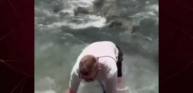 K&uuml;&ccedil;&uuml;k kız akıntıya kapıldı: Rus turist kızı işte b&ouml;yle kurtardı