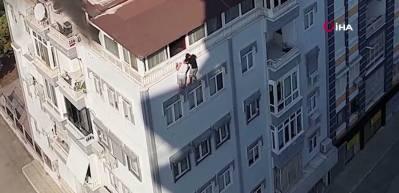 Antalya'da teras katında can pazarı: Alevlerden ka&ccedil;ıp pencereye sarktılar