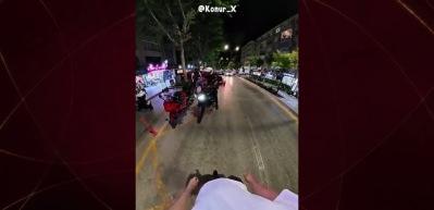 Trafik &ccedil;evirmesi tersine d&ouml;nd&uuml;: Yunus polisini &ccedil;evirip ehliyet sordu