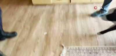 &Uuml;nl&uuml; y&ouml;netmen Ezel Akay ve kardeşi, uyuşturucu operasyonunda g&ouml;zaltına alındı