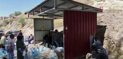 Ankara'da 3 g&uuml;nl&uuml;k su krizi! Vatandaş sokağa d&ouml;k&uuml;ld&uuml;